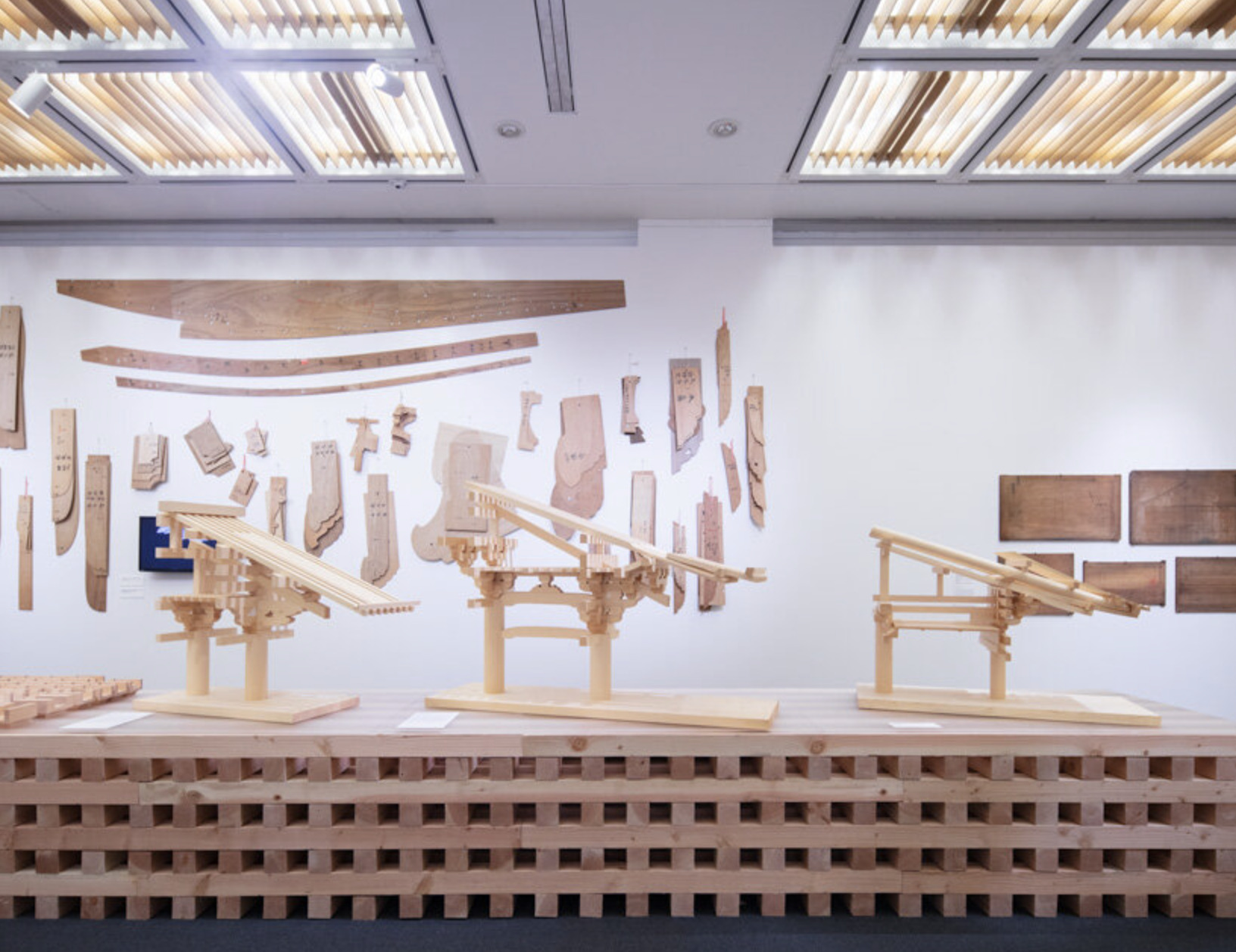 ニューヨークのジャパン・ソサエティーが日本の伝統的な大工道具を展示