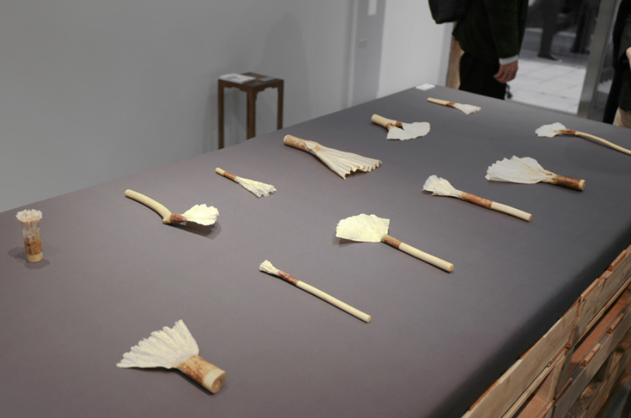 台湾のクリエイターChialing Chang氏が個展を開催。木の皮や樹皮布を使った作品を展示。