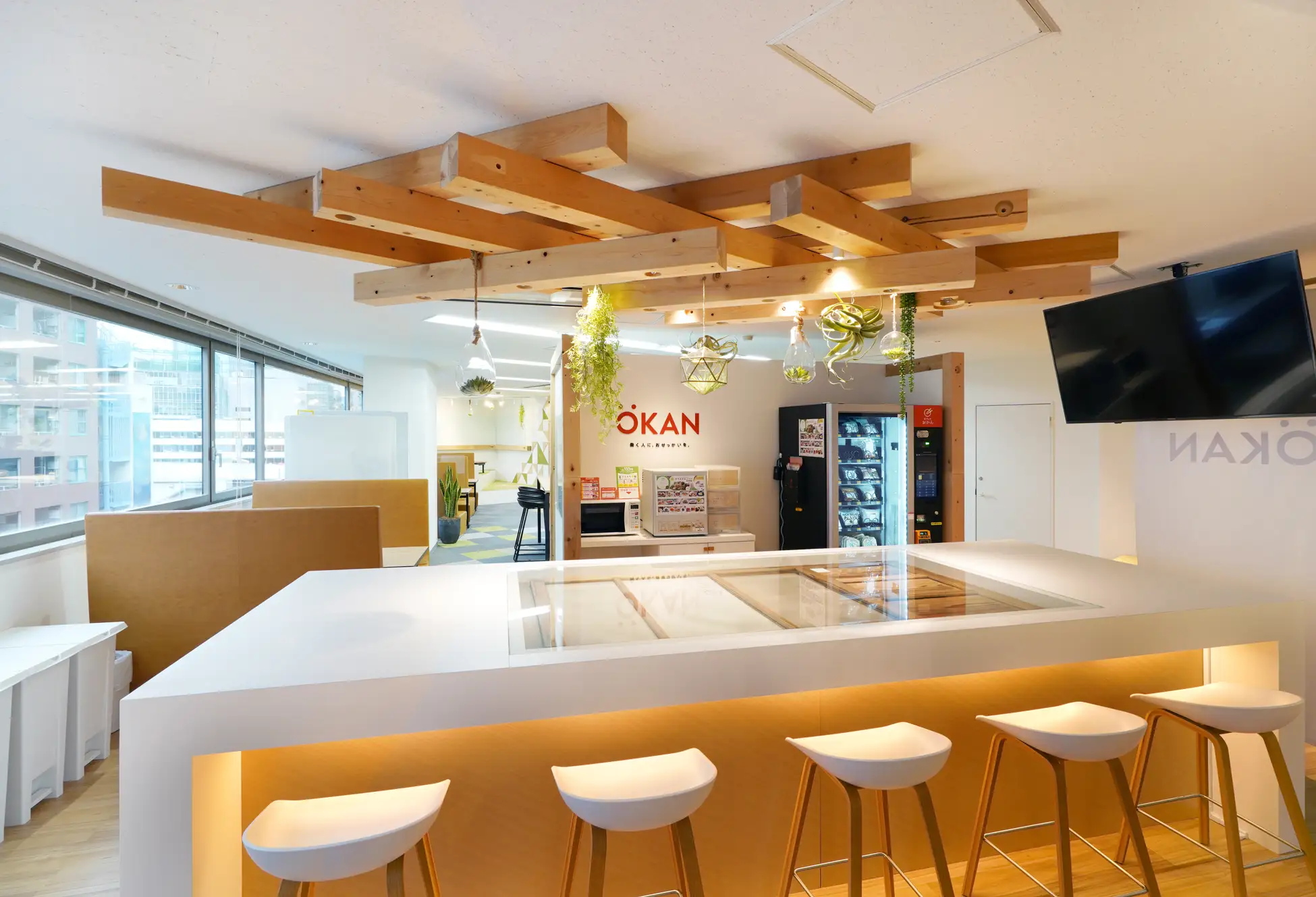 OKANがハイブリッドワーク実現のため、既存木材の再利用率91.2%のリユース型オフィスが稼働