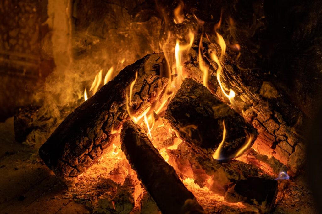 薪を使った焚き火