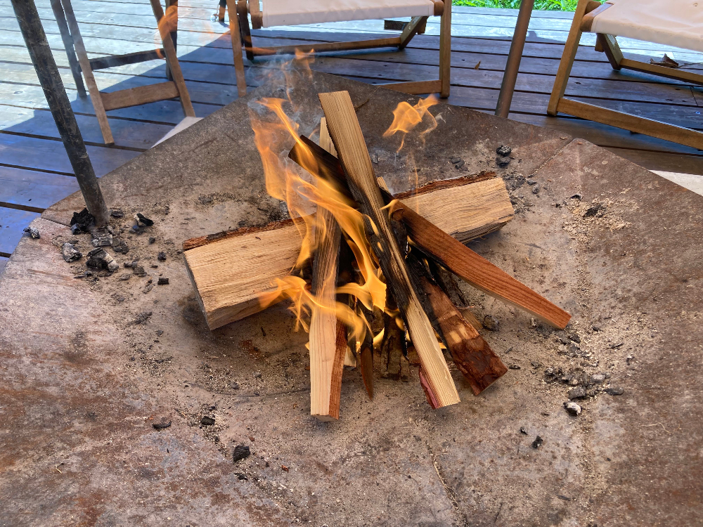 焚き火の薪の組み方。4種類の方法と特徴を初心者にも分かりやすく解説